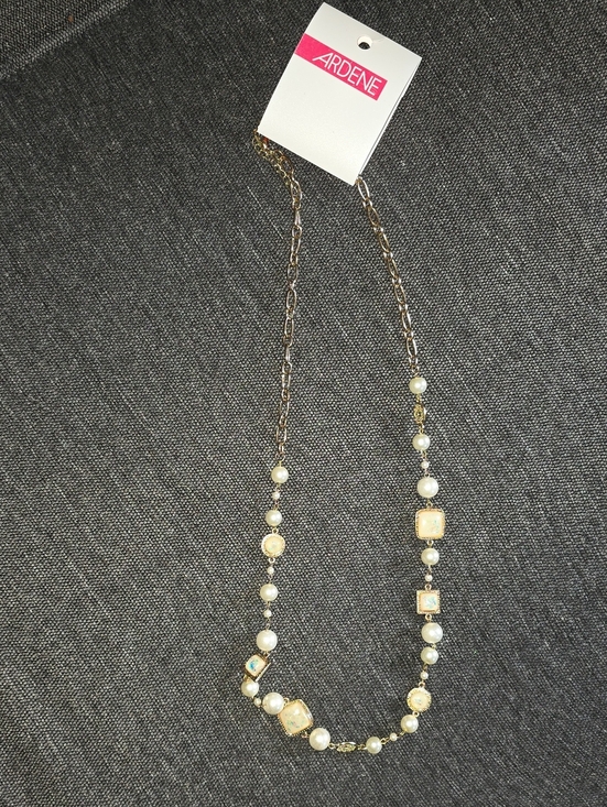 Ardene Jewelry - Vintage (2010's) Ardene Gold Tone Necklace with Cream Pearls and Crystal Accents